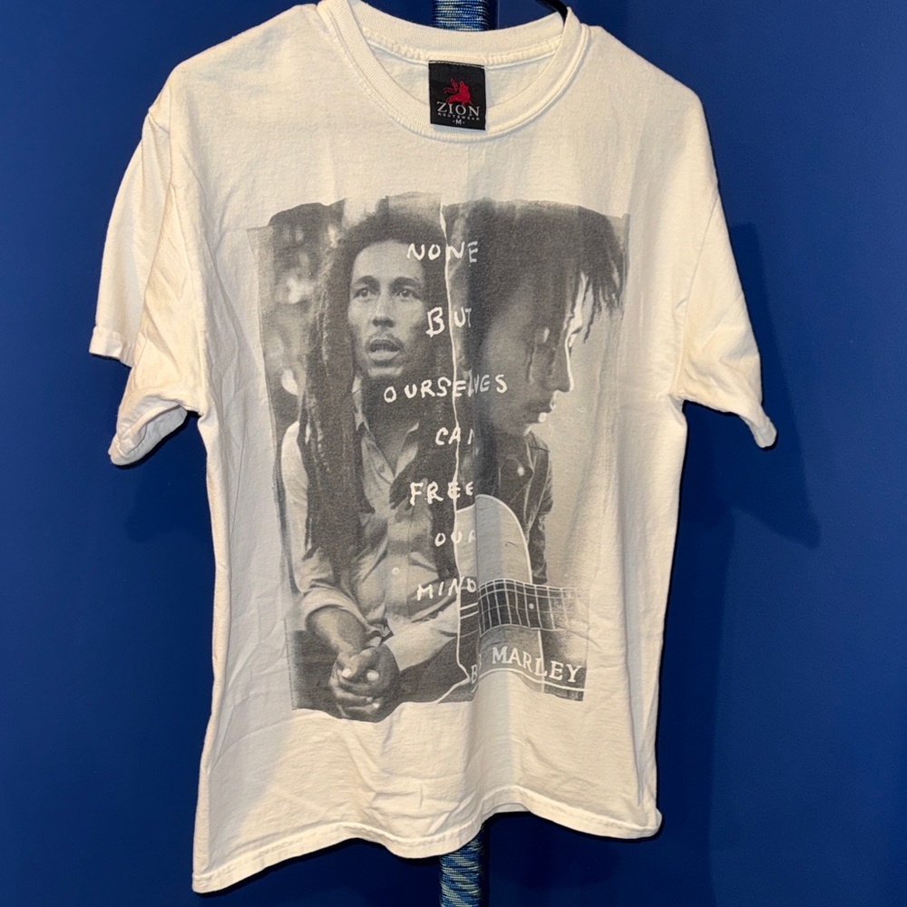 Bob Marley White & Black Graphic Tee Size Medium UNISEX - Picture 4 of 16